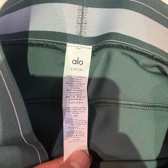 NEW ALO Yoga Forest Green Activewear Set with White Trim - Picture 4 of 6